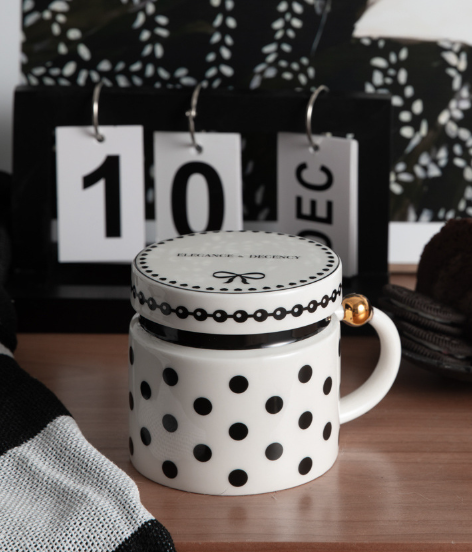 Black & White Polka Dot Ceramic Mug with Lid – Audrey Hepburn Style